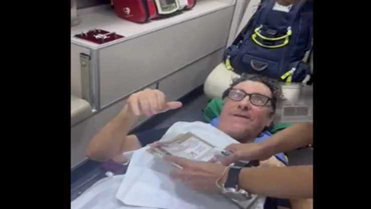 Ciudadano acude a votar en ambulancia tras sufrir fractura en Yucatán