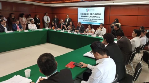 La Comisión de Puntos Constitucionales de la Cámara de Diputados aprobó un dictamen en materia de jornada laboral y días de descanso obligatorios de los trabajadores mexicanos.