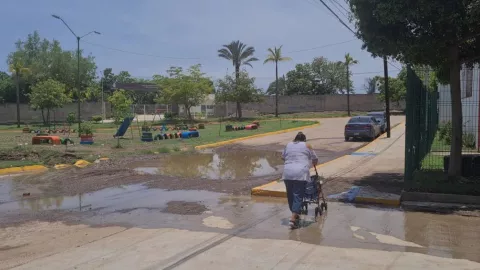 Aguas negras en Mazatlán en la colonia Genaro Estrada..jpg