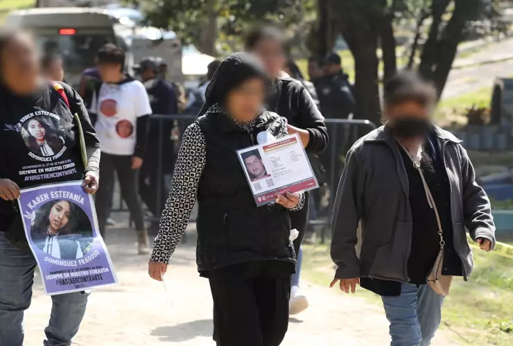 Buscadoras llegaron al panteón civil de Dolores en busca de sus seres queridos con fichas de búsqueda y fotografías
