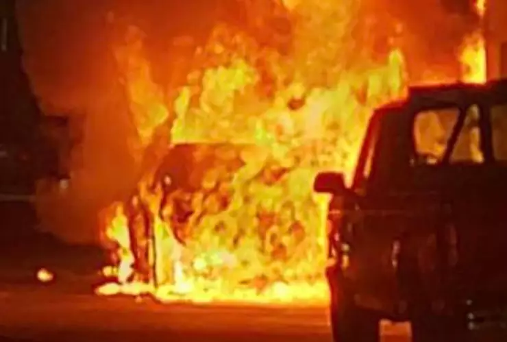 _Se incendia camioneta en Empalme Escobedo, Comonfort, 21 de abril 2025.png