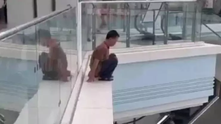 Hombre se entera que tiene una enfermedad terminal y se avienta de un quinto piso.jpg