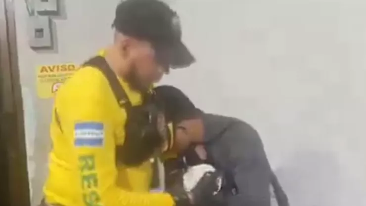 Joven pierde los dedos por explosivos en El Salvador