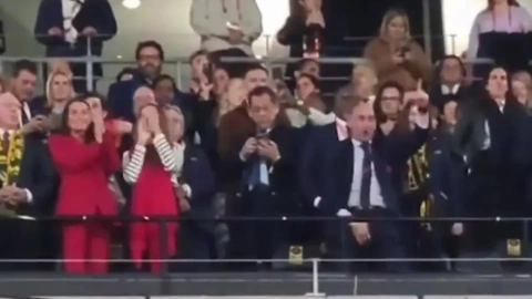 beso-a-jenni-hermoso-escándalos-luis-rubiales-federación-española-de-futbol-gesto-obseno