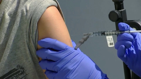 Comienza vacunación de adolescentes en Nueva York.