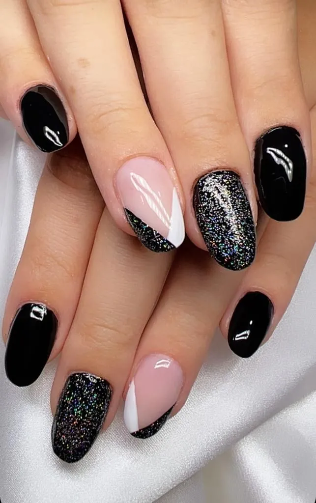11 diseños de uñas negras con brillos para usar en natación o cualquier otro deporte: duran mucho