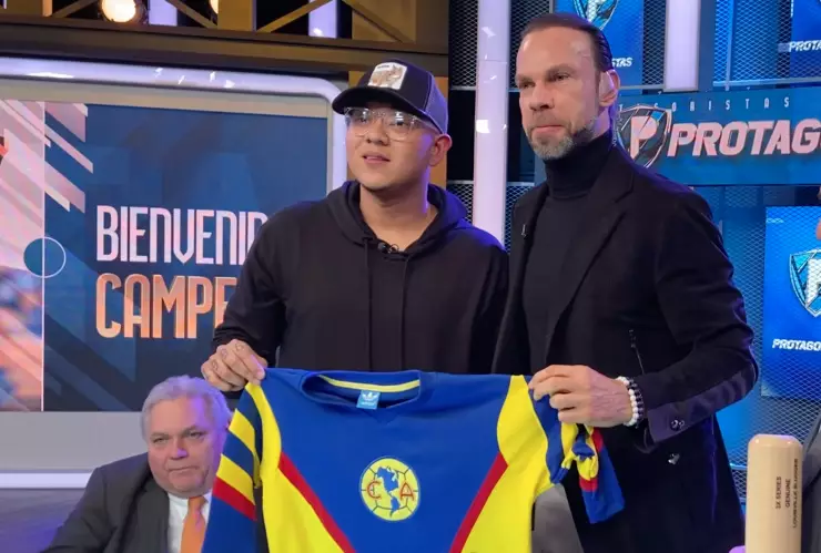 Julio Urías y Zague