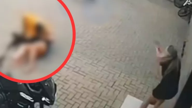 Mujer se enfrenta a asaltantes armados en Santa Catarina y dispara; cámaras registran el momento