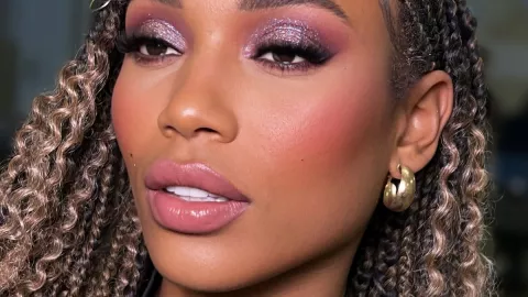 Los lavanda favorecen a las morenas con subtonos fríos