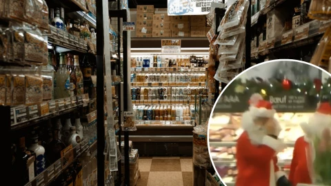 Santa Claus y sus elfos asaltan supermercado.png