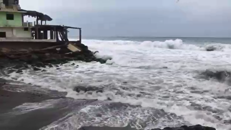 olas 4 metros colima guerrero michoacan