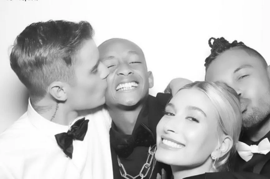 Jaden y Justin se besan (4).jpg