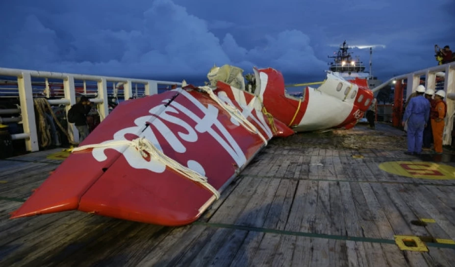 El avión de AirAsia que se desplomó al mar de Java, con 162 personas a bordo el mes pasado, tomó una velocidad excesiva antes de caer en picada