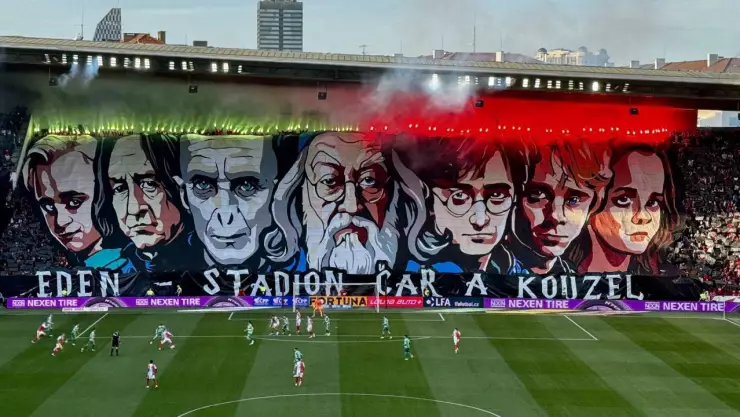 ¡La magia en el mundo real! Aficionados de Slavia Praga recrean escena de Harry Potter (VIDEO)