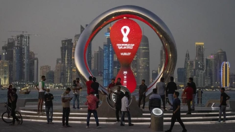 Mujer regala boletos para Qatar.