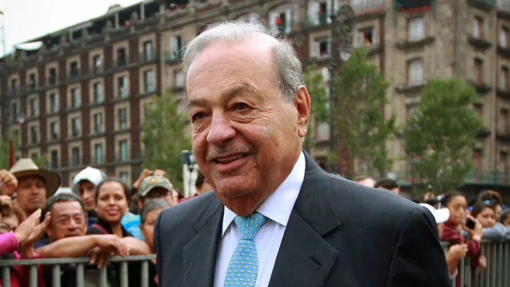 El empresario Carlos Slim, presenta síntomas menores tras ser diagnosticado con COVID-19, informó su hijo.