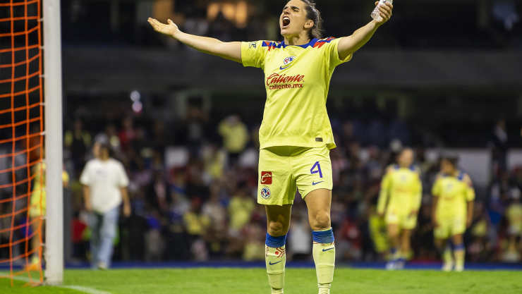 Andrea Pereira festeja con Am&eacute;rica Femenil