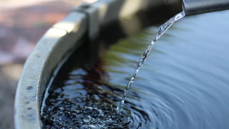 Bebé muere ahogado al caer en una cubeta con agua en Nuevo León