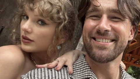 ¡Confirmado! Taylor Swift y Travis Kelce se comprometen tras 2 años de romance