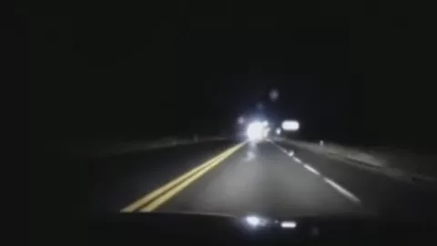 Captan figura extraña corriendo en carretera Monterrey-México; el video se vuelve viral