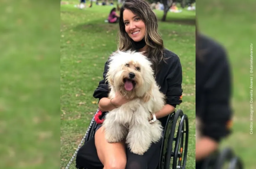 Daniela Álvarez con su perro..jpg