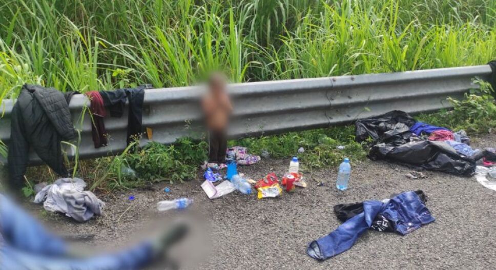 Un bebé migrante de aproximadamente dos años de edad que viajaban en un tractocamión en la en Veracruz fue abandonado.