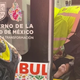 Emergencia-en-CDMX_-Rayo-impacta-un-árbol-y-al-caer-aplasta-a-dos-personas-en-Iztacalco.webp