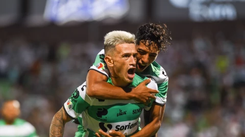 Brian Lozano festeja el gol del triunfo en el partido Santos vs Monterrey