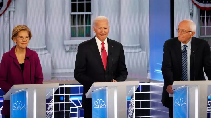 Elizabeth Warren, Joe Biden y Bernie Sanders, tres de los aspirantes a la candidatura demócrata a la presidencia de Estados Unidos, durante un debate para las primarias, el miércoles 20 de noviembre de 2019. Imagen: AP