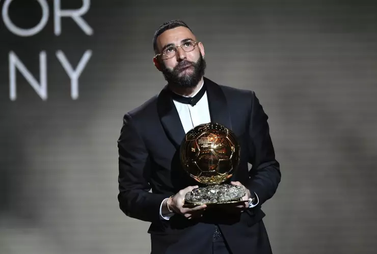 Karim Benzema ganando su Balón de Oro