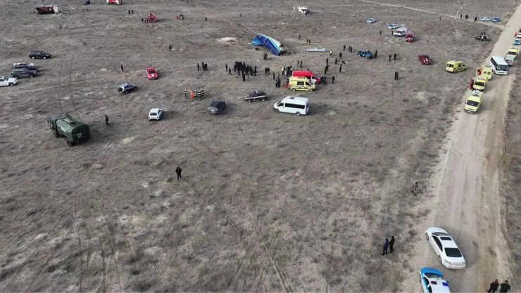 Revelan último diálogo del piloto y la torre de control antes del accidente que dejó 38 muertos en Kazajistán