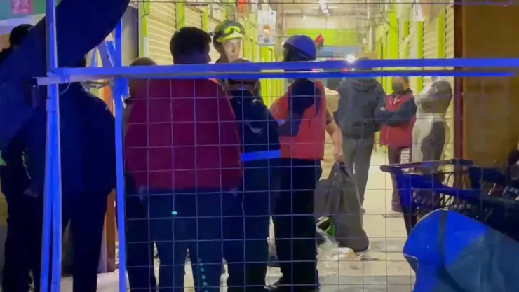 Corto circuito provoca incendio en mercado de Iztacalco, CDMX