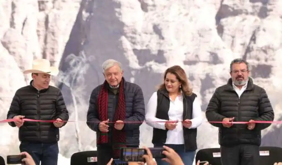 AMLO 18 de febrero.jpg