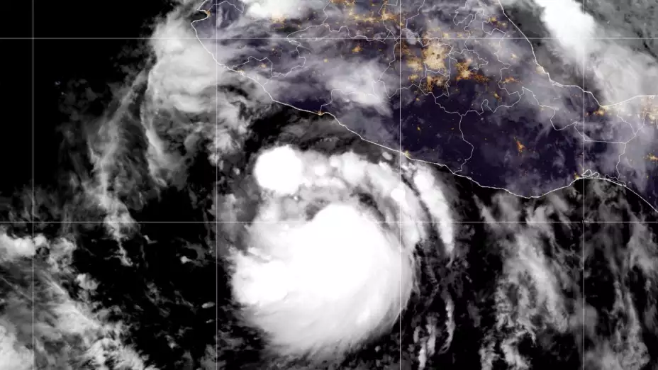 Imagen satelital del huracán Flossie en el océano Pacífico.