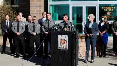 alec-baldwin-arma-balas