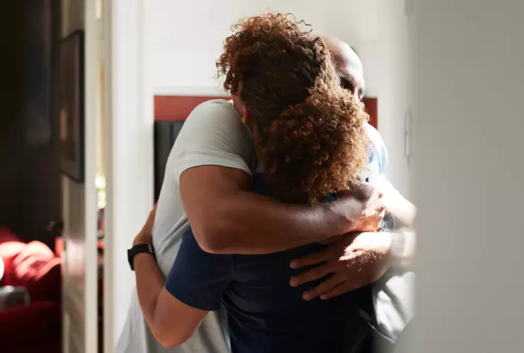 La historia de un indigente que se subió a un Mustang y gracias a eso encontró a su hermana