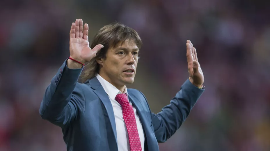 Matías Almeyda se va de Chivas
