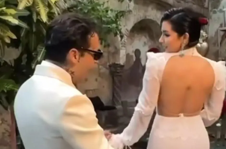 Votos de la boda de Nodal con Angela (5).jpg