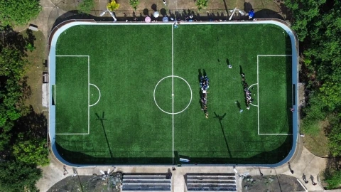 Entregan cancha de pasto sintético renovada en la Región 258 de Cancún