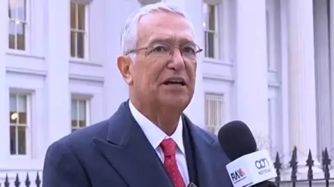 Ricardo B Salinas se reune con secretario del Tesoro.jpg