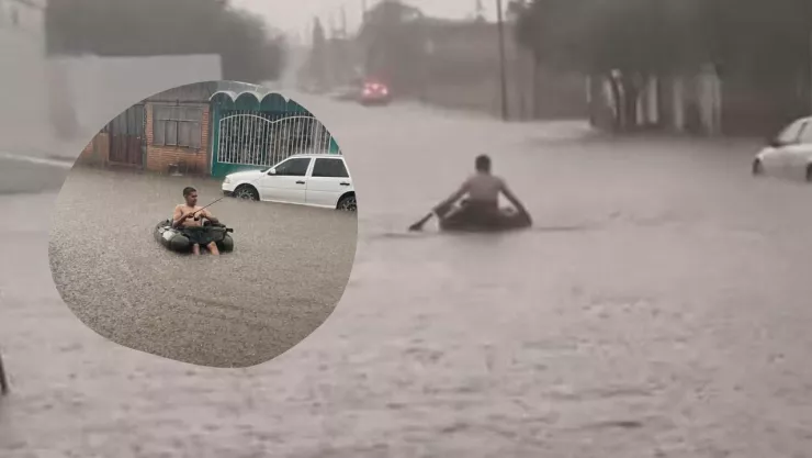 FOTO ¿Atrapó algo Captan a persona pescando durante las inundaciones en Pabellón