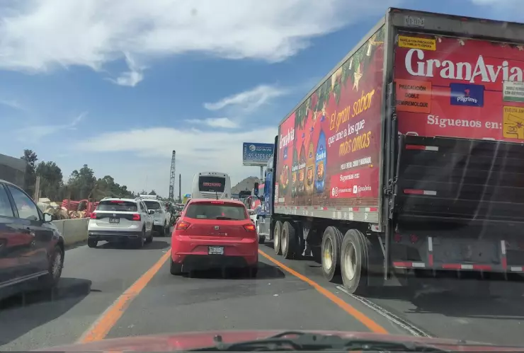 cierres en distintas autopistas de Puebla