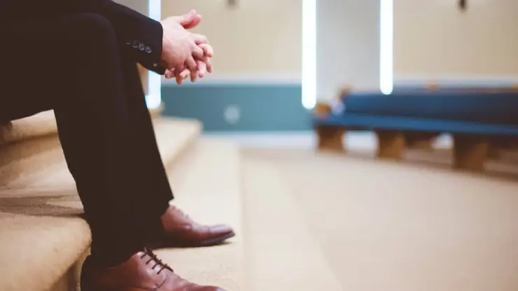 Mujer amamanta a su esposo y la razón generó controversia