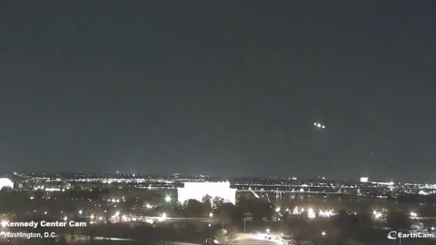 Un avión pequeño se estrelló en las cercanías del aeropuerto de Washington