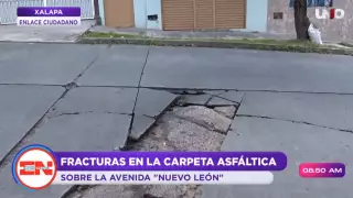 Bache y calle fracturada afectan vialidad y provocan accidentes, en Xalapa