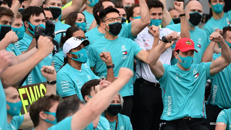 Escudería Mercedes gana el campeonato de constructores