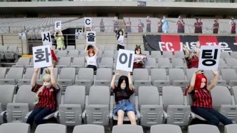 Seoul FC aficionados robot