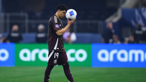 ¡Mal y de malas! Jorge Sánchez fue separado del Porto