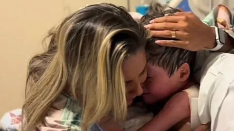 Un niño de 8 años enterneció las redes tras reencontrarse con su mamá