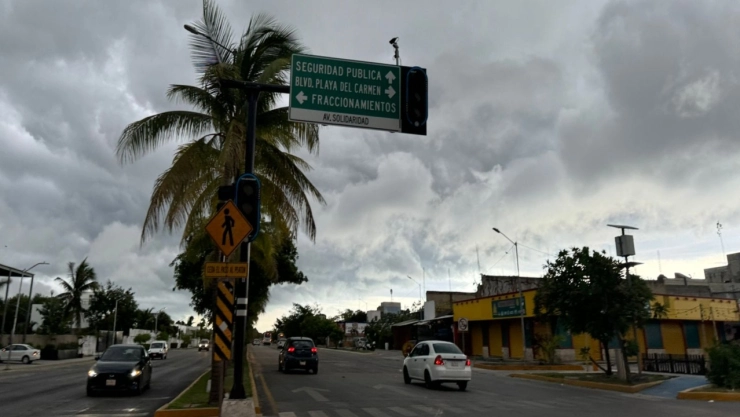 Los apagones se reportaron en Cancún y Playa del Carmen.